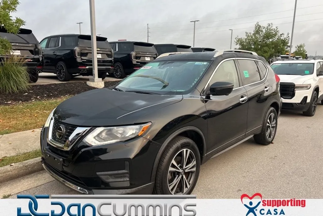 2020 Nissan Rogue SV photo 1