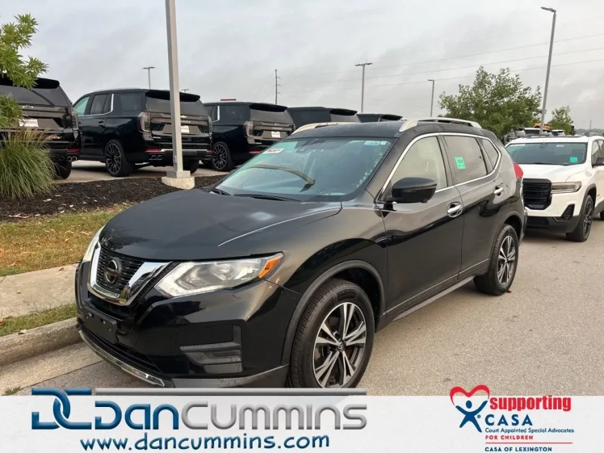 2020 Nissan Rogue SV photo 1