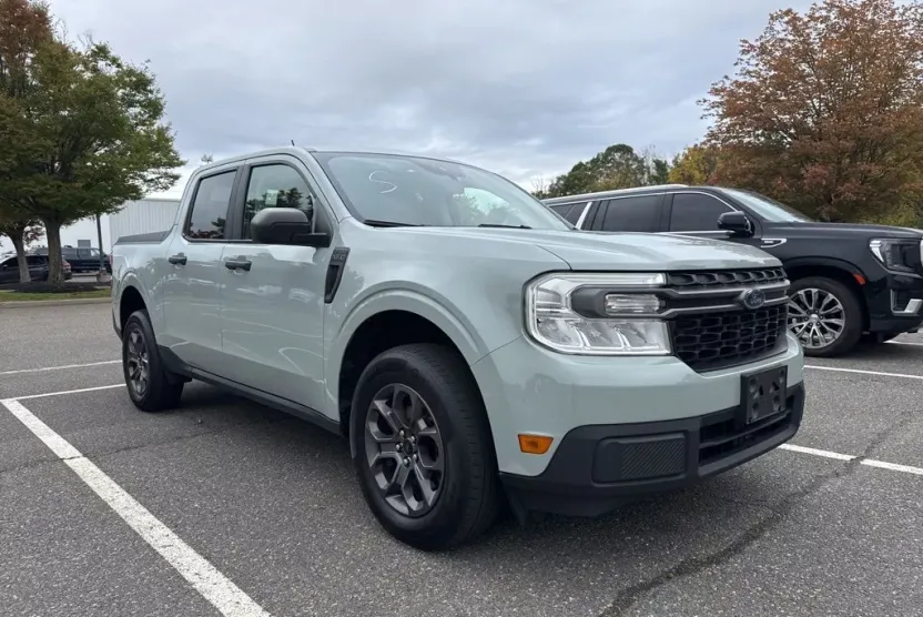2023 Ford Maverick XLT photo 1