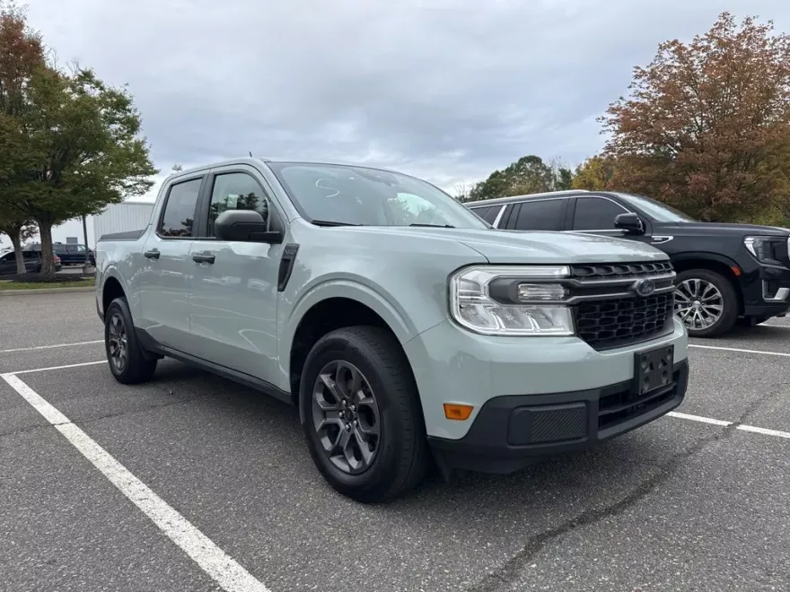 2023 Ford Maverick XLT photo 1