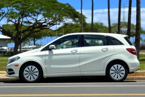 2017 Mercedes Benz B photo 2