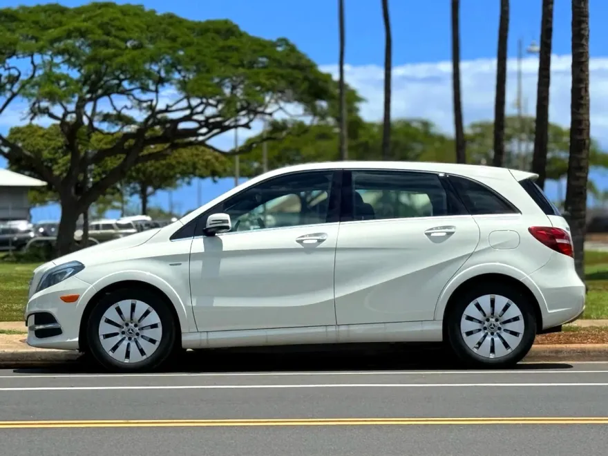2017 Mercedes Benz B photo 2