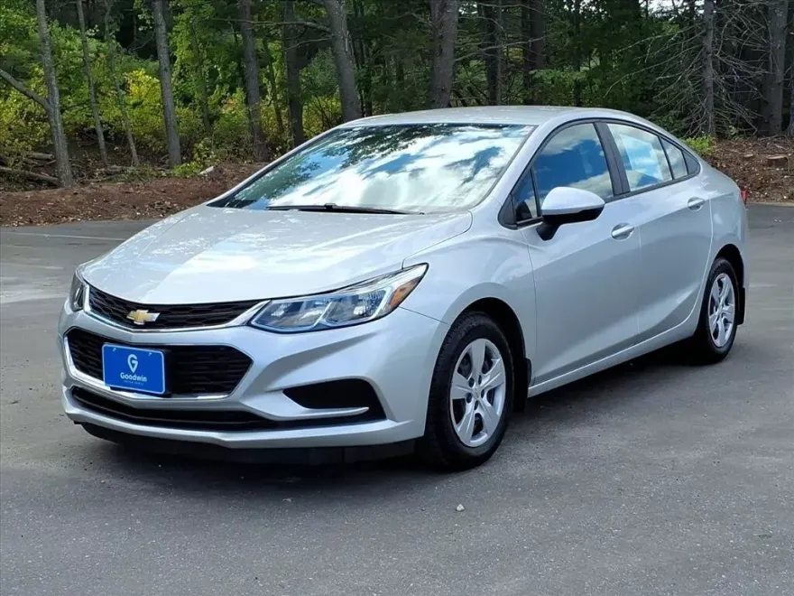 2016 Chevrolet Cruze LS photo 1