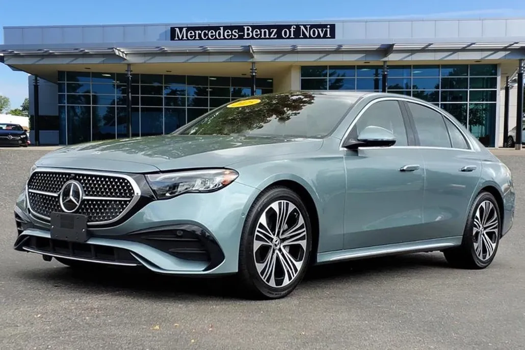 2025 Mercedes Benz E 350 4MATIC photo 1