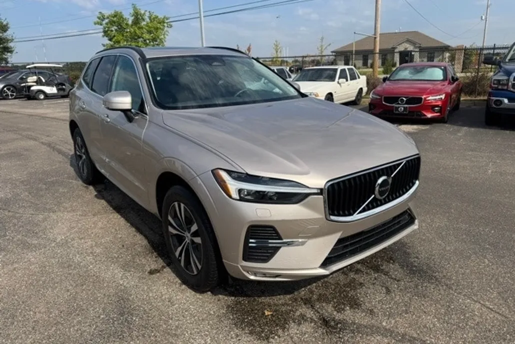2023 Volvo XC60 B5 Core photo 1