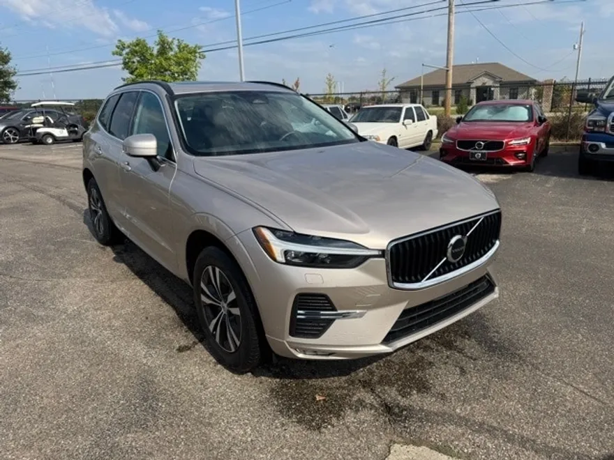 2023 Volvo XC60 B5 Core photo 1