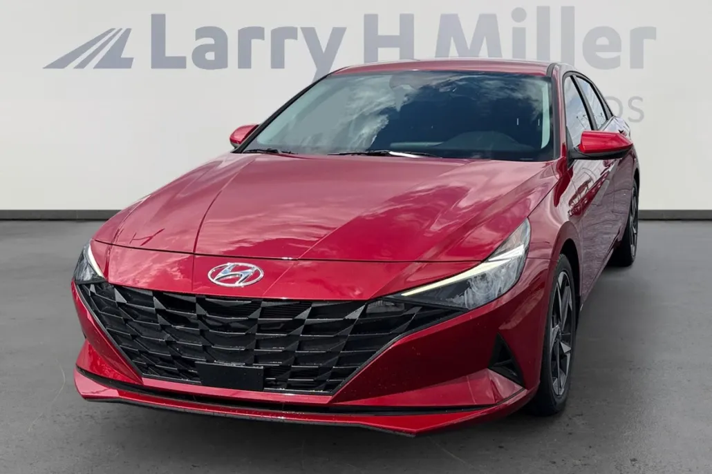 2023 Hyundai Elantra SEL photo 1