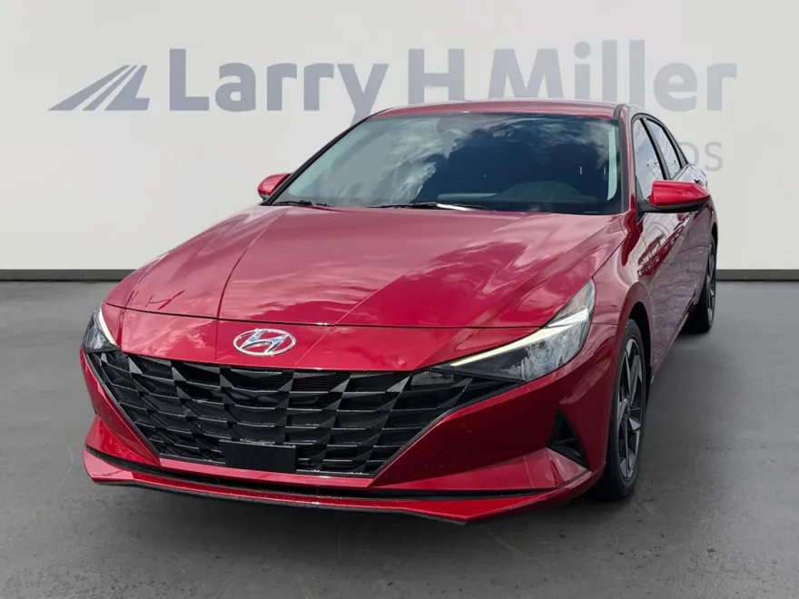 2023 Hyundai Elantra SEL photo 1