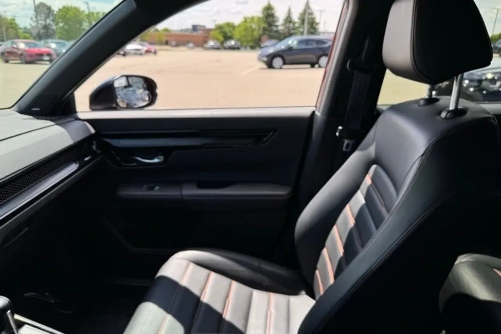 2023 Honda CR-V Hybrid Sport Touring photo 1