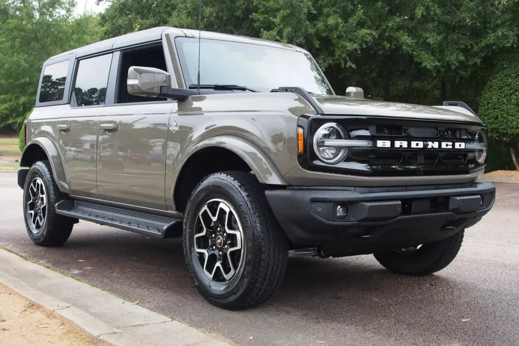2025 Ford Bronco Outer Banks photo 1