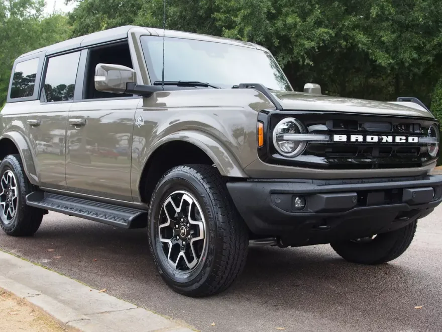 2025 Ford Bronco Outer Banks photo 1