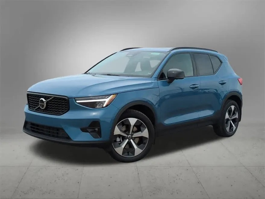 2023 Volvo XC40 AWD Plus photo 1