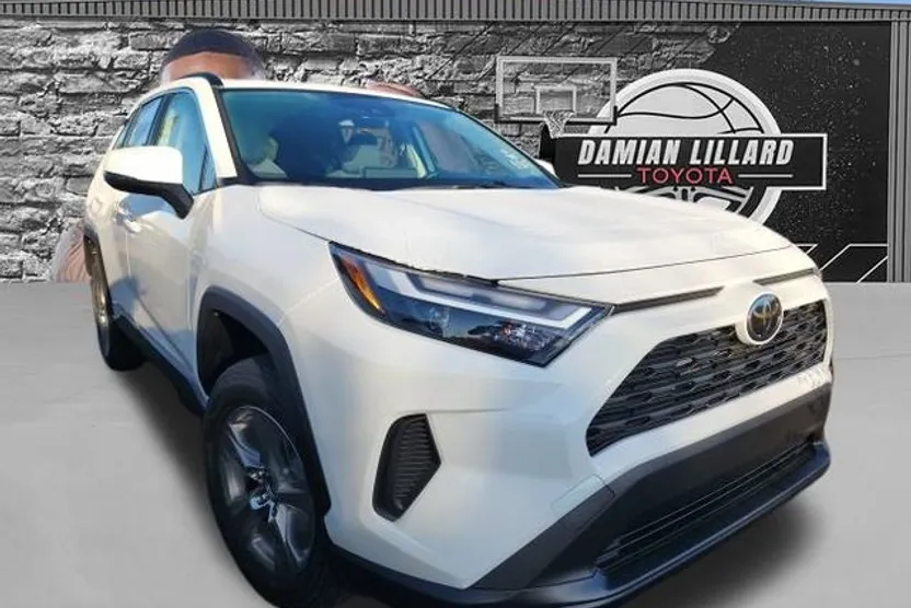 2025 Toyota RAV4 Hybrid XLE photo 1