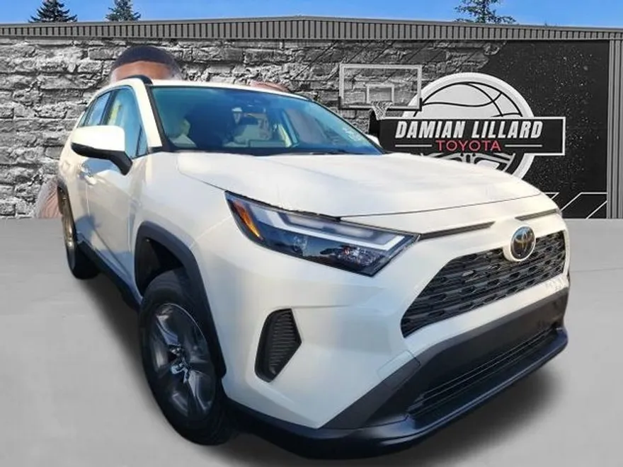 2025 Toyota RAV4 Hybrid XLE photo 1