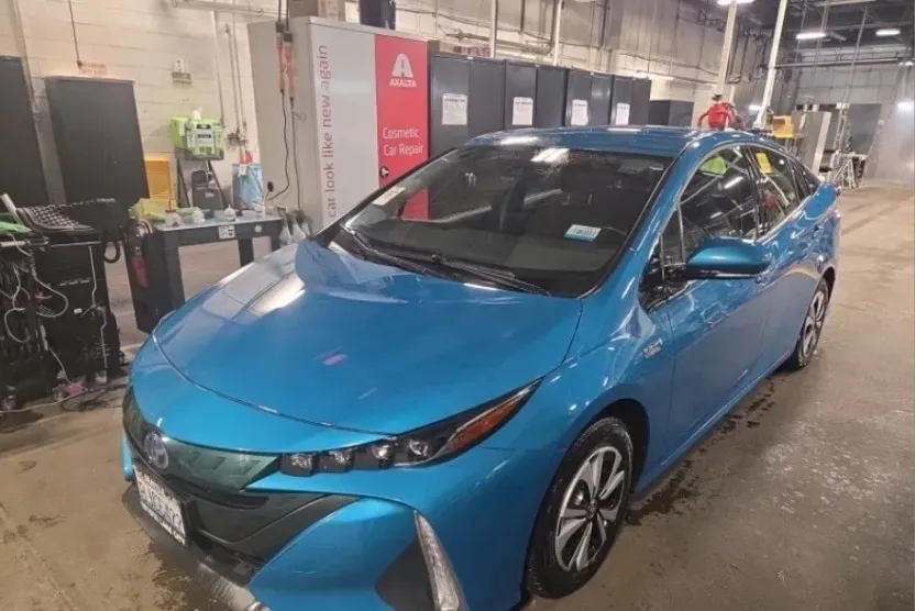 2017 Toyota Prius Prime Plus photo 1