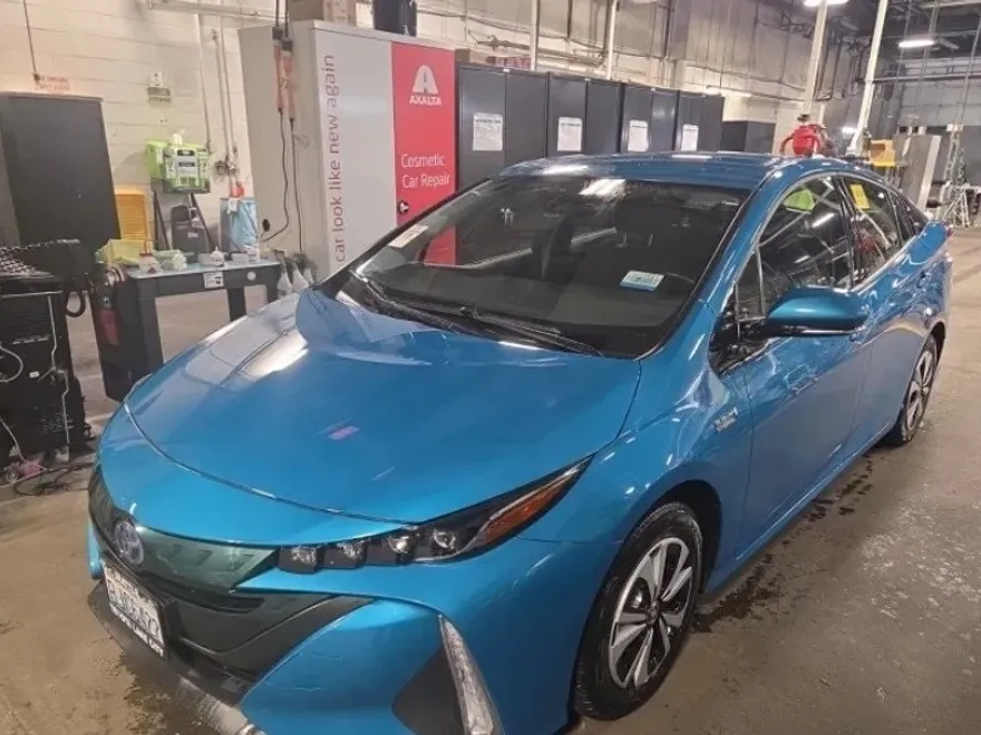 2017 Toyota Prius Prime Plus photo 1