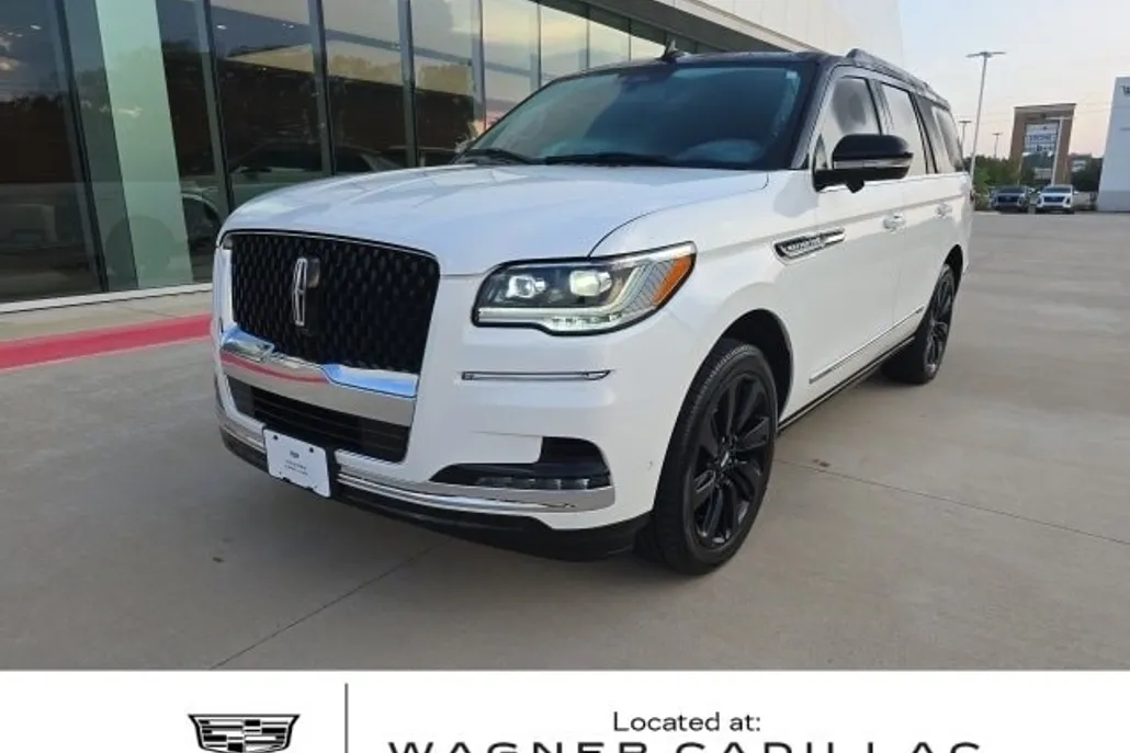 2023 Lincoln Navigator Black Label photo 1