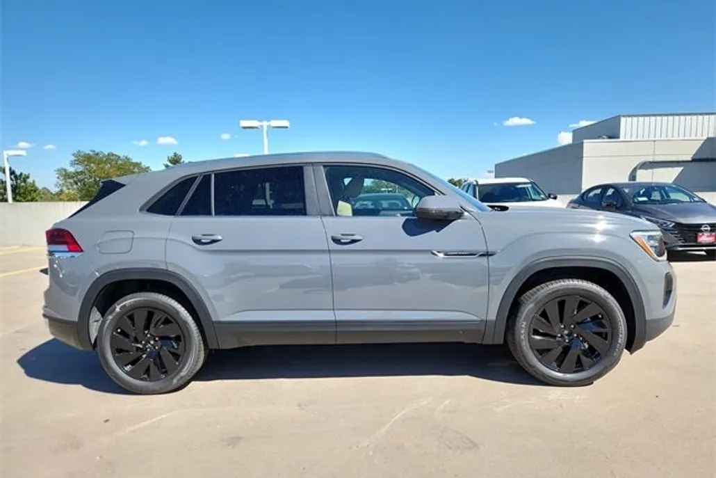 2026 Volkswagen Atlas Cross Sport SE Technology photo 1