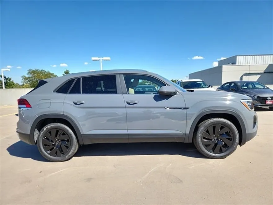 2026 Volkswagen Atlas Cross Sport SE Technology photo 1
