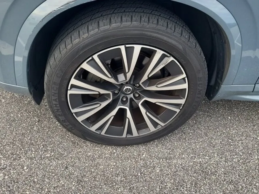 2020 Volvo XC90 T6 Momentum photo 1