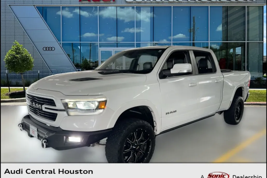 2019 Ram 1500 Laramie photo 1