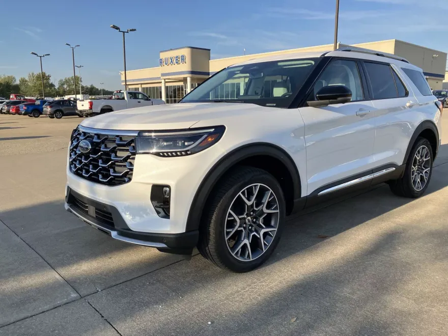 2025 Ford Explorer Platinum photo 1