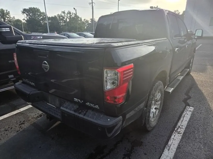 2018 Nissan Titan SV photo 1