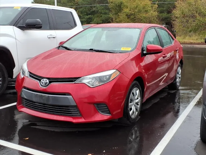 2015 Toyota Corolla LE photo 1