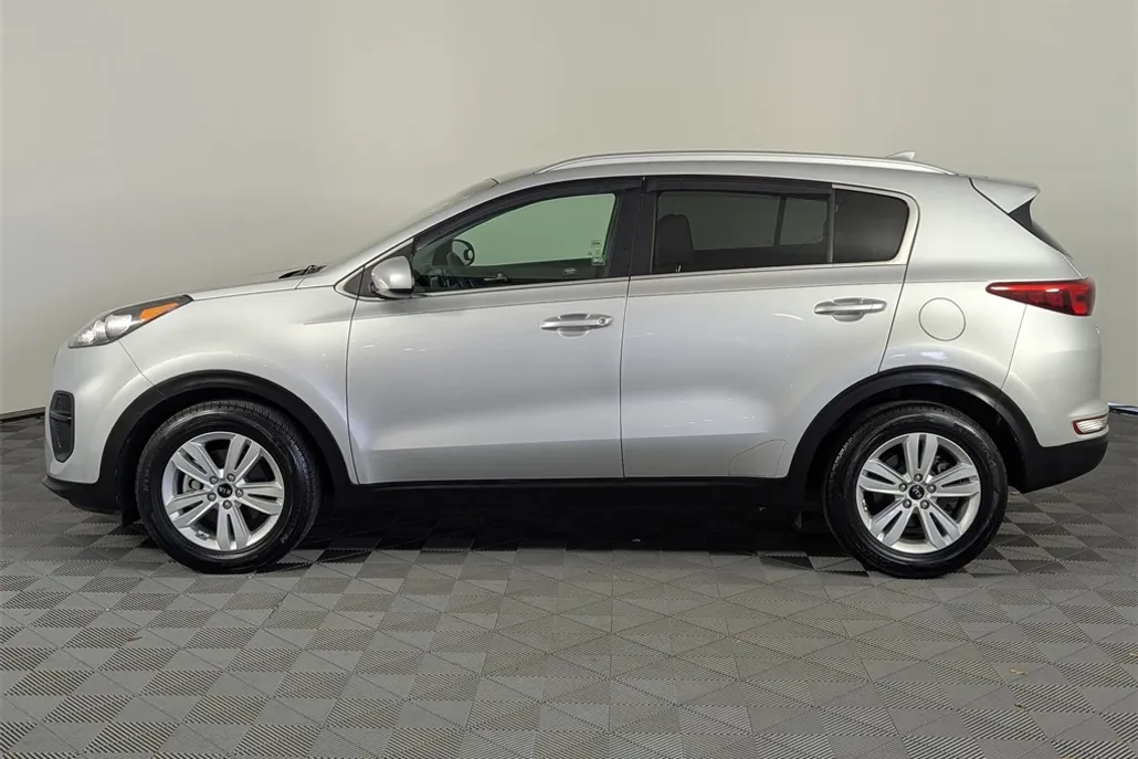 2017 Kia Sportage LX photo 1