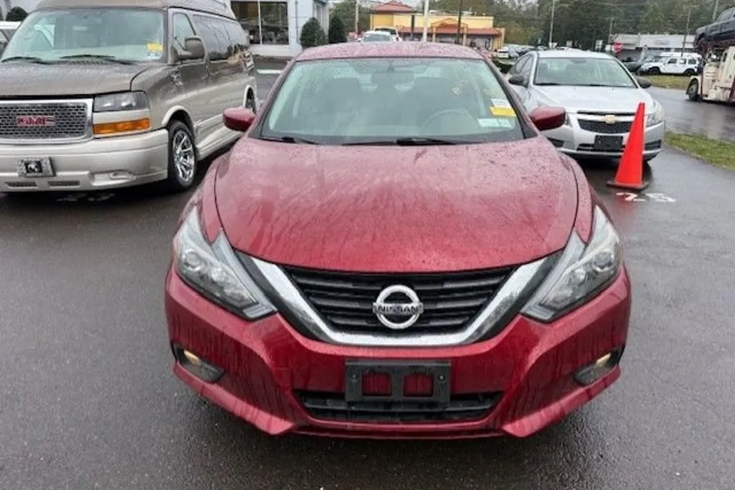 2017 Nissan Altima 2.5 SR photo 1