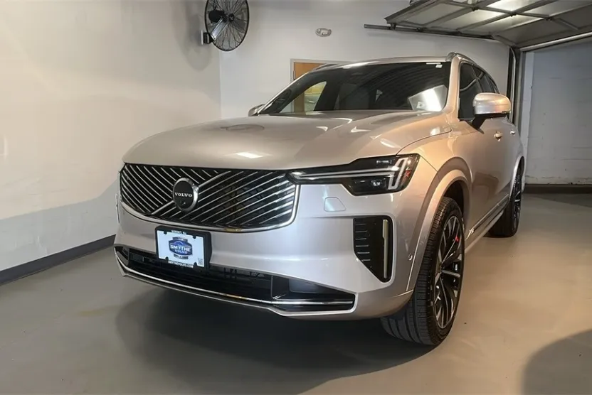 2026 Volvo XC90 Plus photo 1