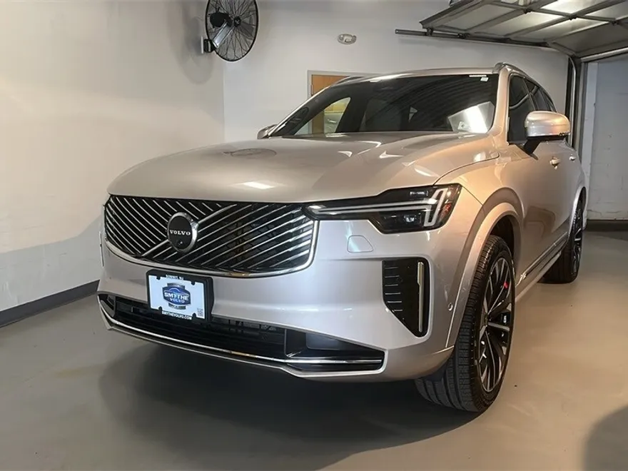2026 Volvo XC90 Plus photo 1