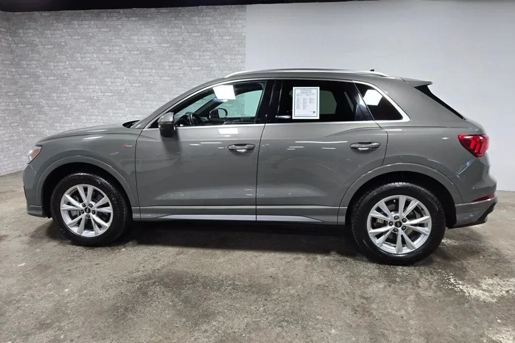 2024 Audi Q3 S line Premium photo 1