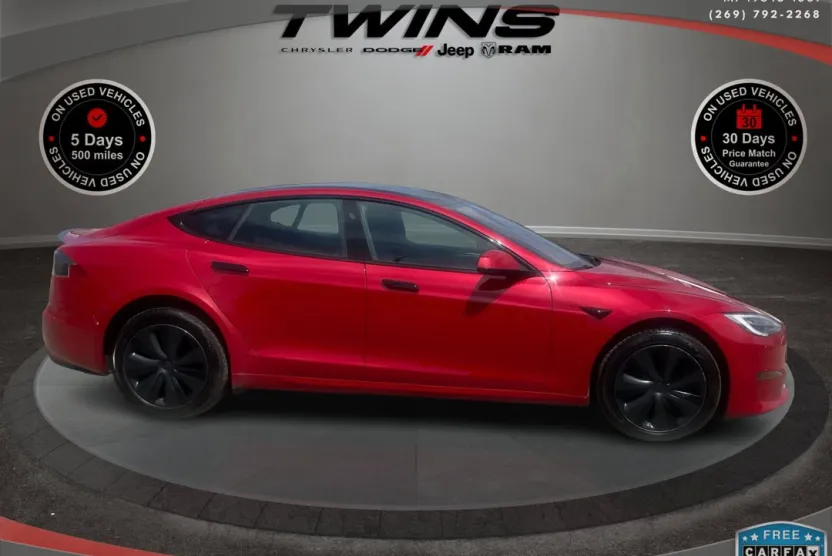 2022 Tesla Model S Plaid AWD photo 1