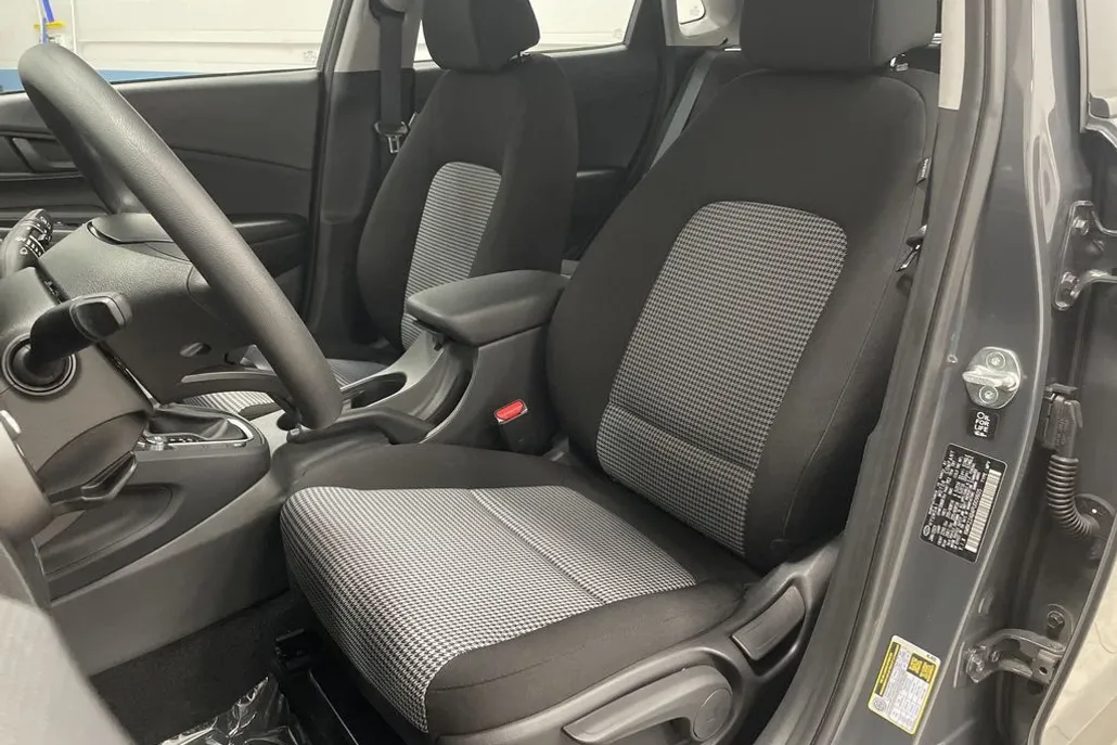 2023 Hyundai Kona SE photo 1