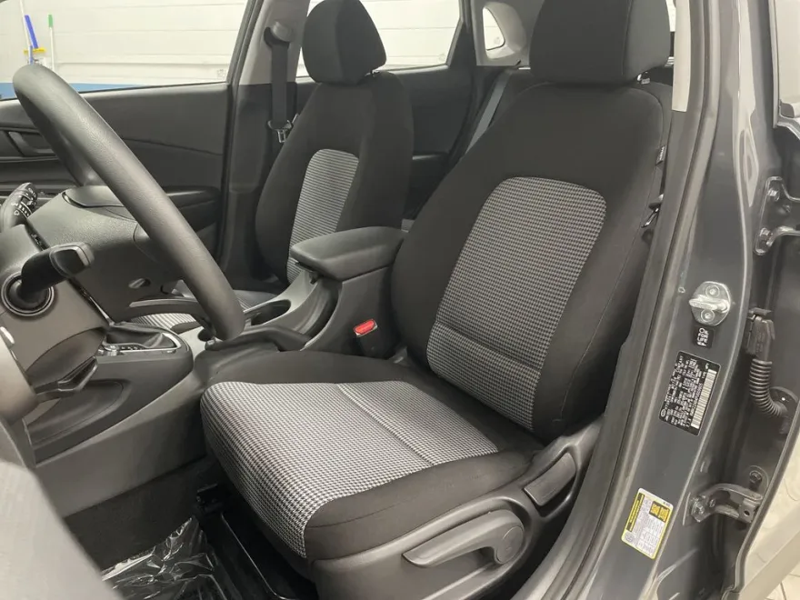 2023 Hyundai Kona SE photo 1