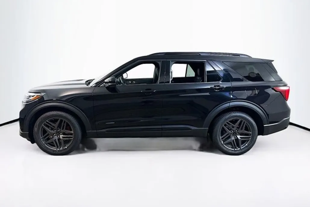 2025 Ford Explorer ST photo 1