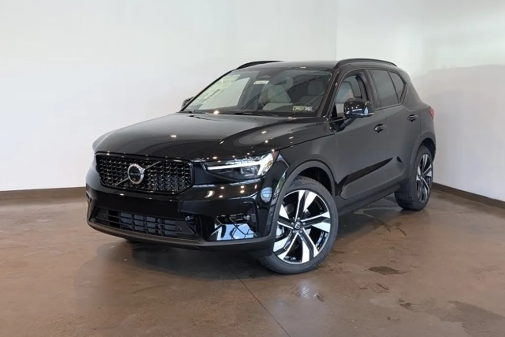 2026 Volvo XC40 photo 1