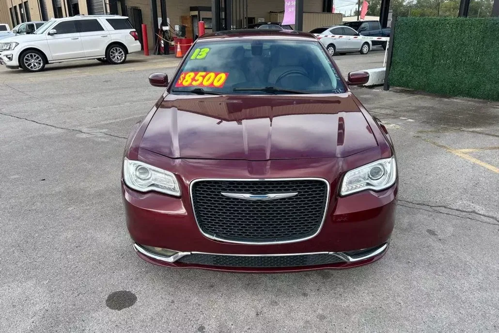 2013 Chrysler 300 Base photo 1
