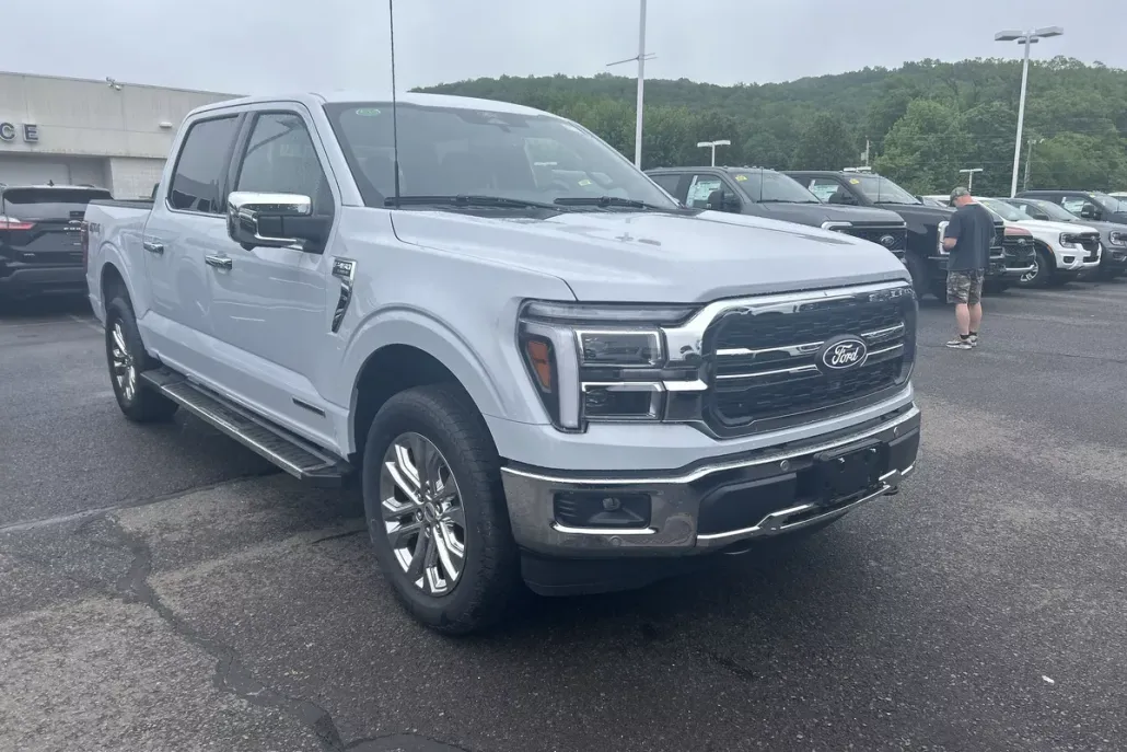 2025 Ford F-150 Lariat photo 1