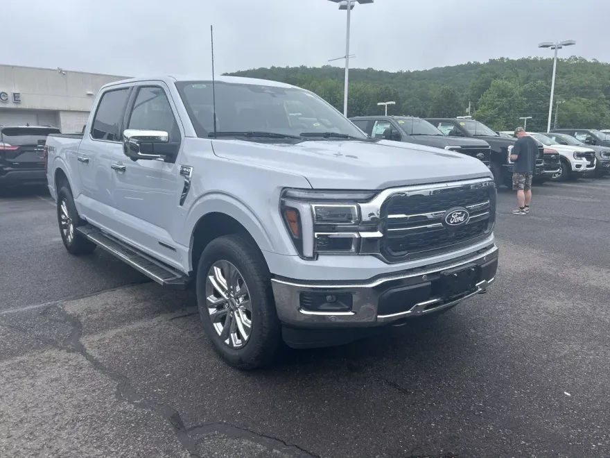 2025 Ford F-150 Lariat photo 1