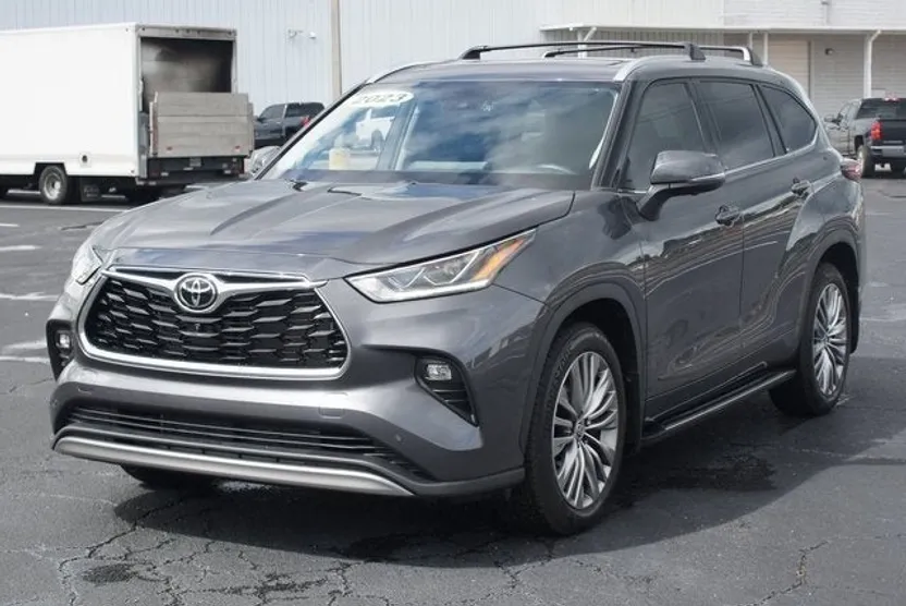 2023 Toyota Highlander Platinum photo 1