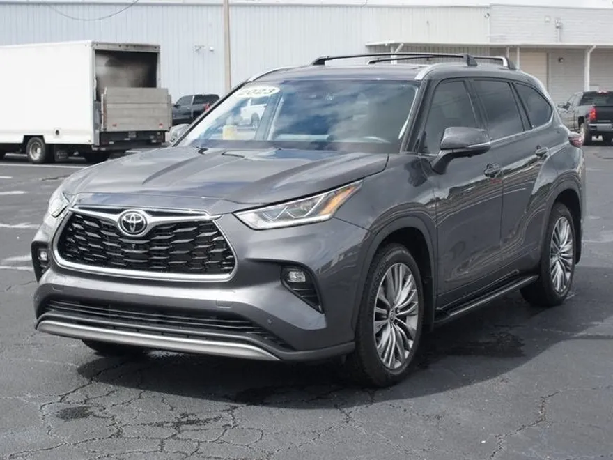 2023 Toyota Highlander Platinum photo 1