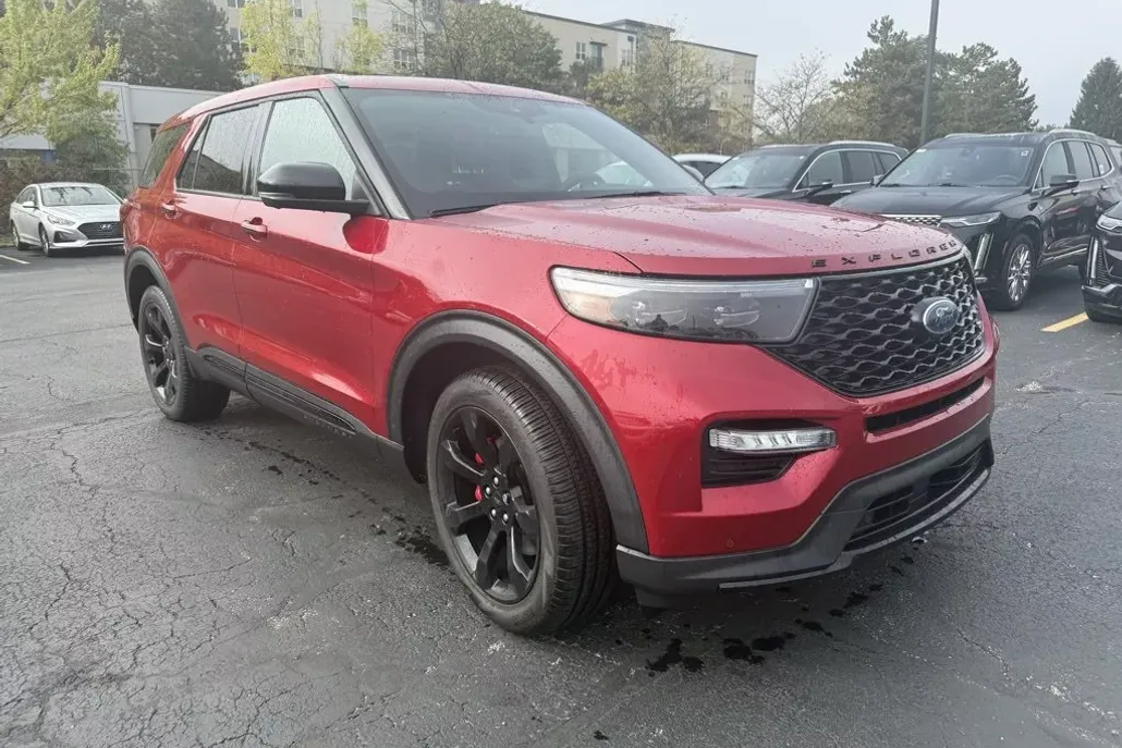 2022 Ford Explorer ST photo 1
