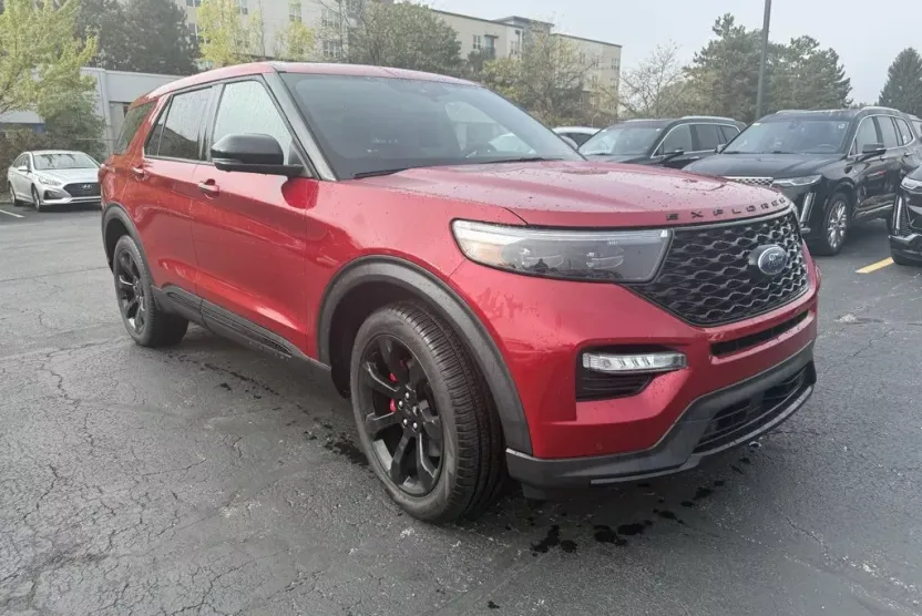 2022 Ford Explorer ST photo 1