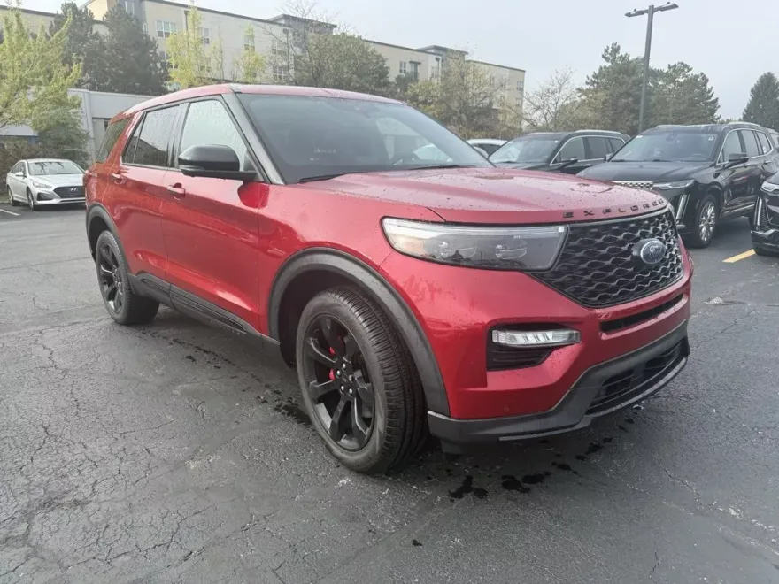 2022 Ford Explorer ST photo 1