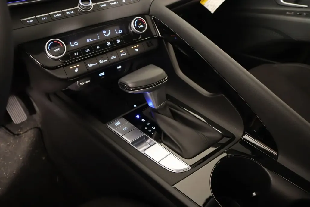 2025 Hyundai Elantra SEL Convenience photo 1