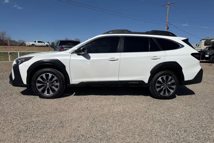 2023 Subaru Outback Limited photo 1