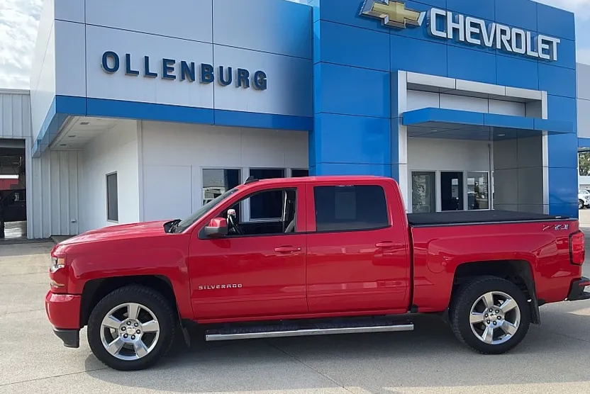 2018 Chevrolet Silverado 1500 LT Z71 photo 1