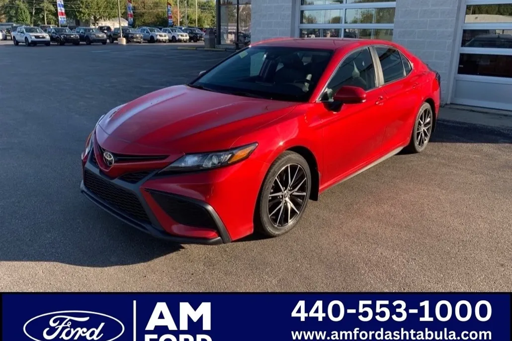 2021 Toyota Camry SE photo 1
